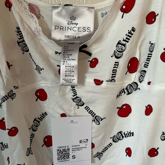 NWT Disney x Forever 21 Red Apple and Black text - Picture 8 of 13
